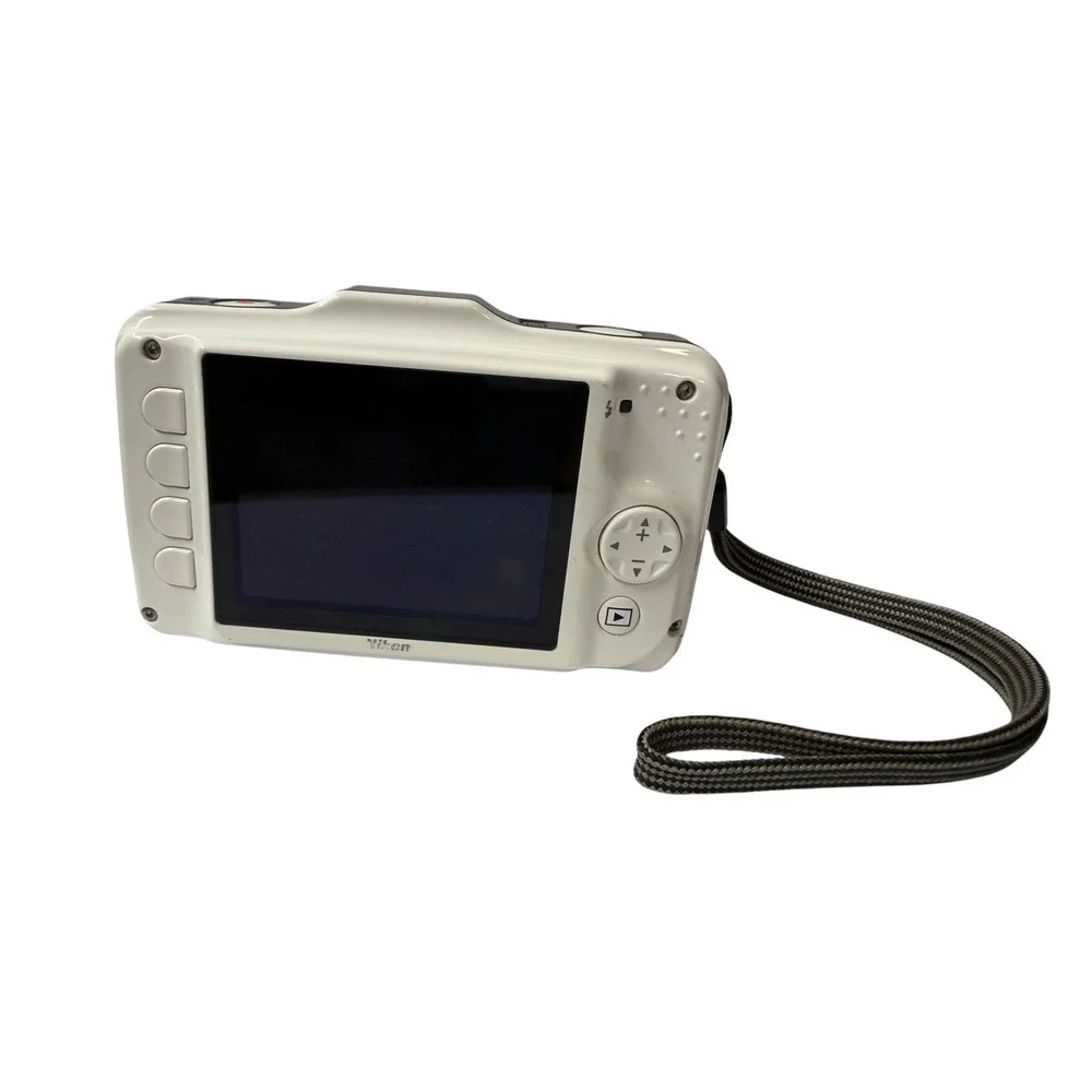 Nikon Coolpix S31 Digital Camera White Waterproof Shockproof 10.1MP 3x Zoom 8GB